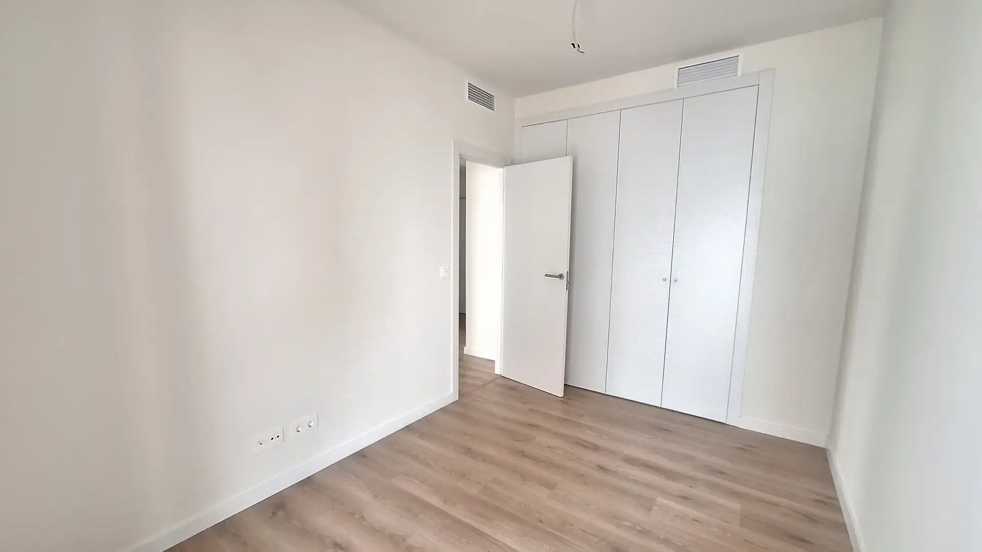 Dormitori de Apartament en venda en Estepona amb Aire condicionat, Calefacció i Piscina