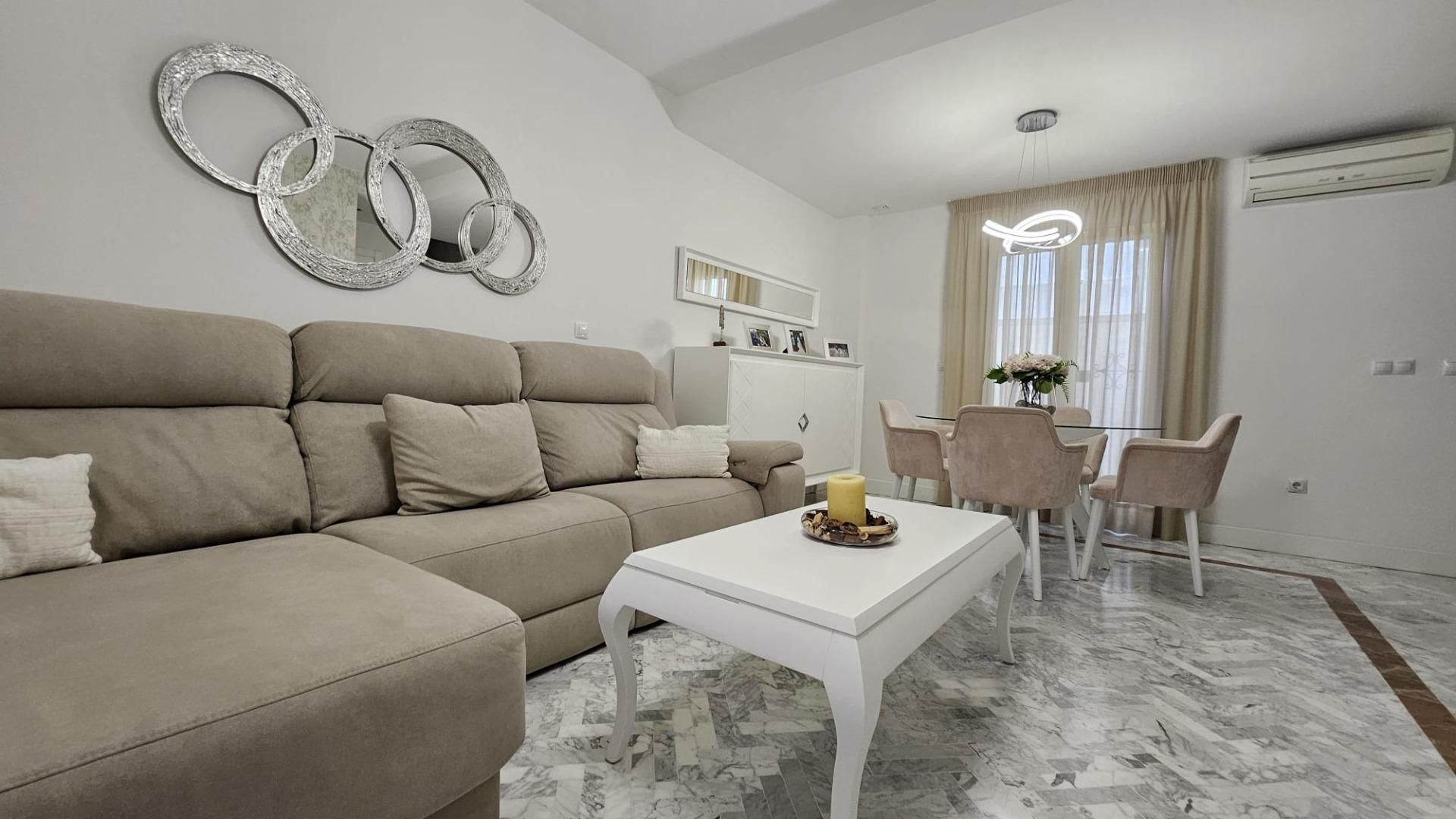 Sala de estar de Casa adosada en venta en Los Barrios con Terraza y Trastero