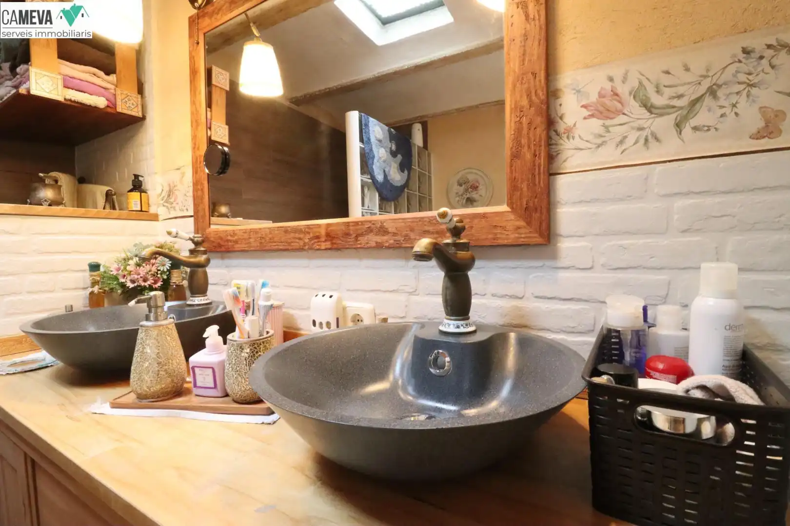 Badezimmer von Erdgeschoss zum Verkauf in Badalona mit Klimaanlage, Heizung und Terrasse