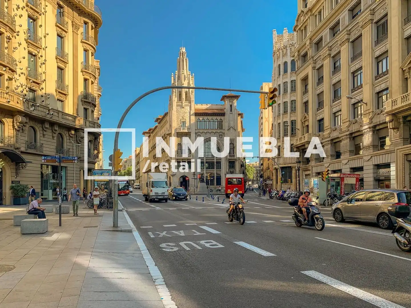 Vista exterior de Local en venda en Barcelona amb Aire condicionat i Terrassa