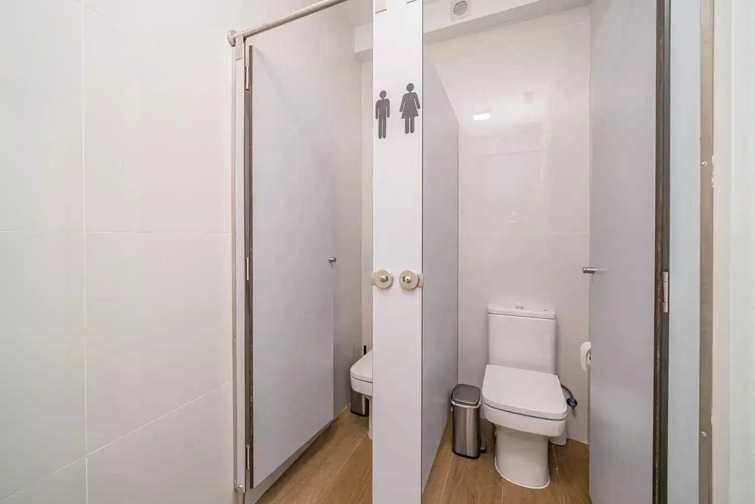 Badezimmer von Geschaftsraum zur Miete in Madrid mit Klimaanlage