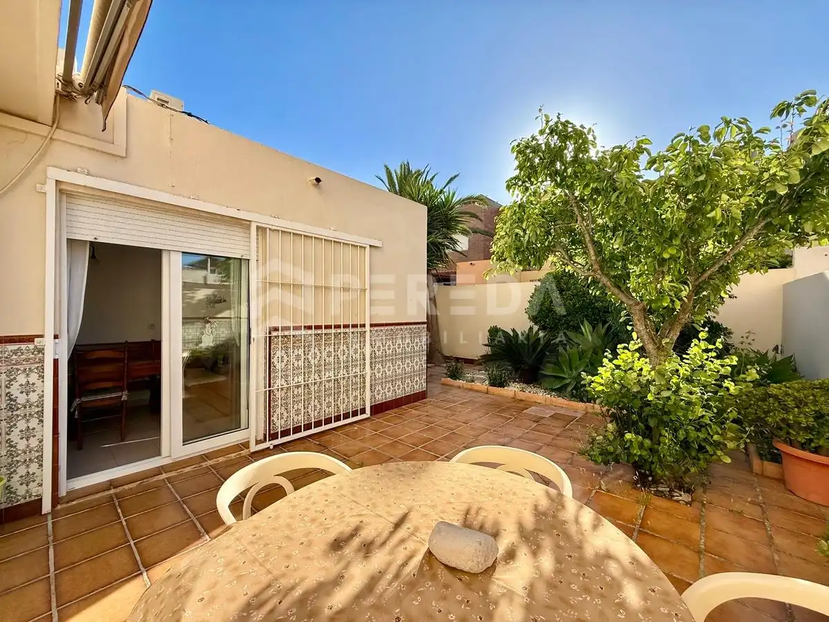 Jardín de Casa adosada en venta en Roquetas de Mar con Aire acondicionado y Jardín privado
