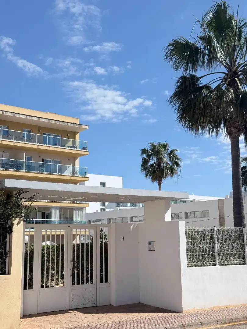 Vista exterior de Piso en venta en Santa Eulària des Riu con Aire acondicionado, Calefacción y Terraza