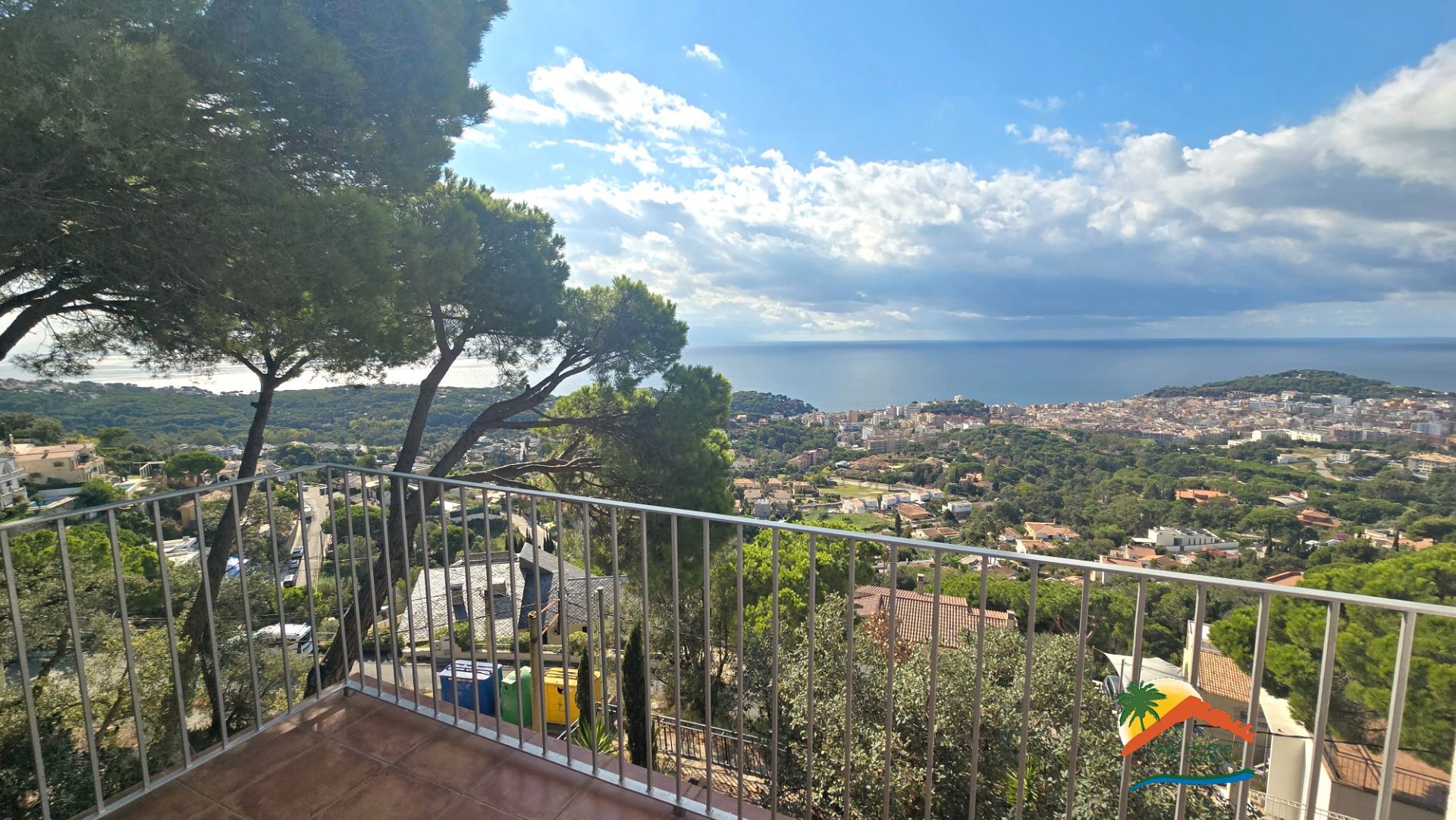 Vista exterior de Casa adosada en venda en Lloret de Mar amb Terrassa, Moblat i Alarma
