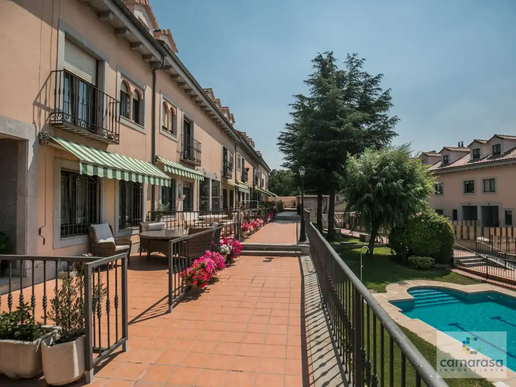 Terraza de Casa o chalet en venta en Ávila con Jardín privado, Piscina y Piscina comunitaria