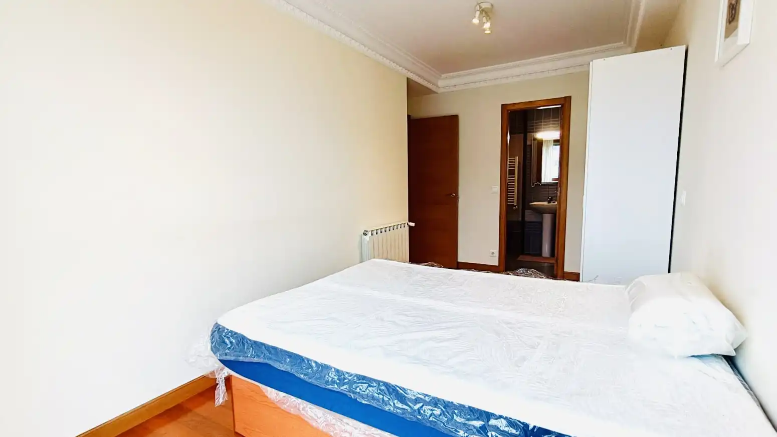Schlafzimmer von Wohnung zur Miete in El Astillero   mit Heizung, Parkett und Möbliert