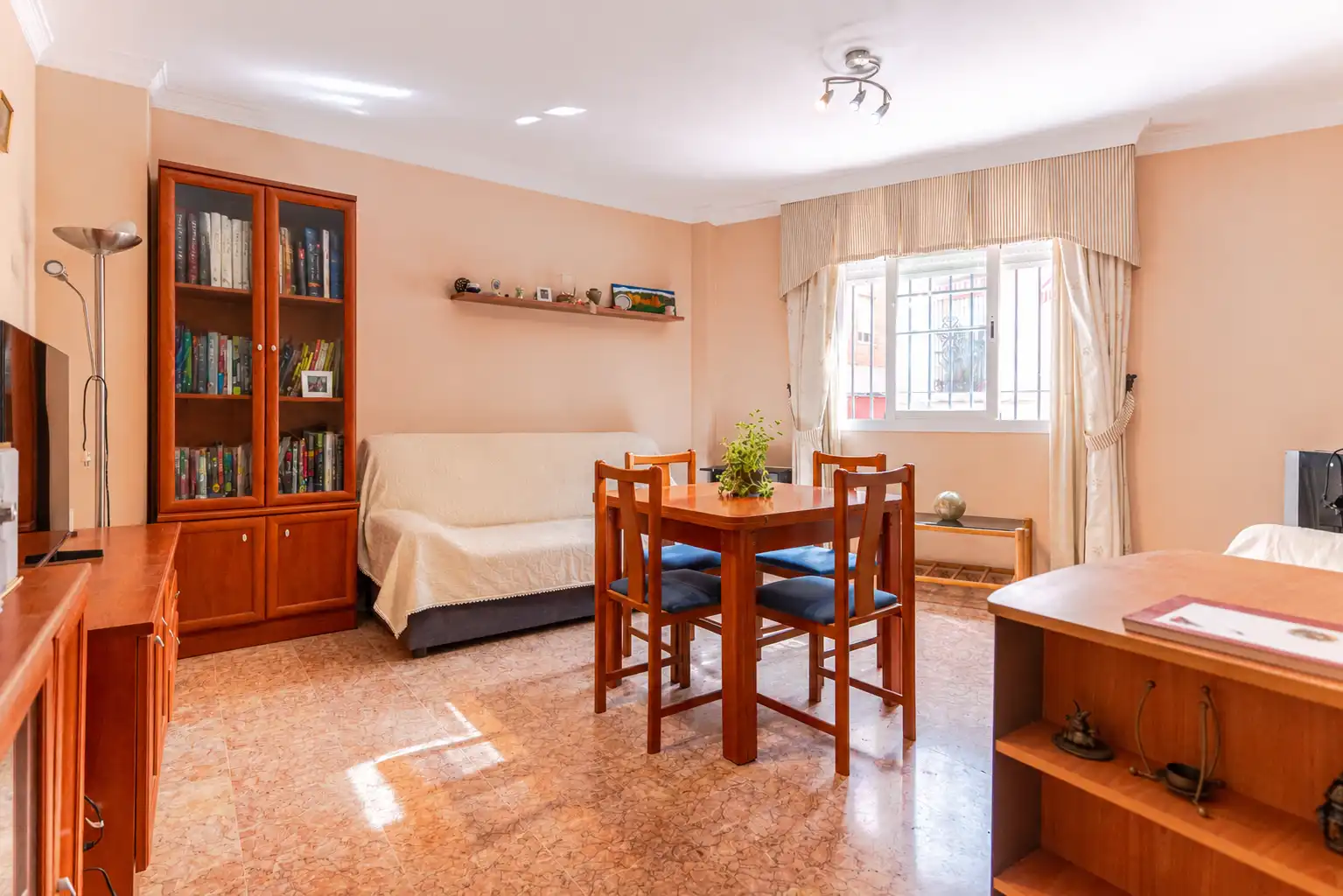 Sala de estar de Casa o chalet en venta en Motril con Aire acondicionado, Calefacción y Terraza
