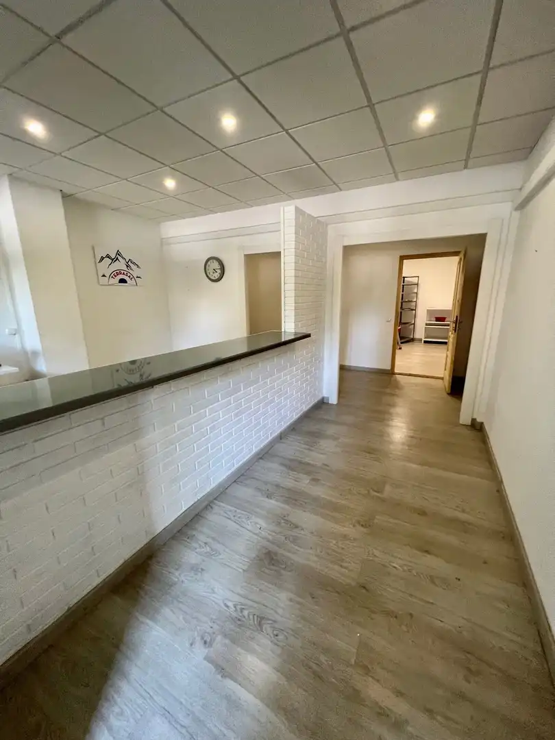 Local comercial de lloguer a Vía Univérsitas