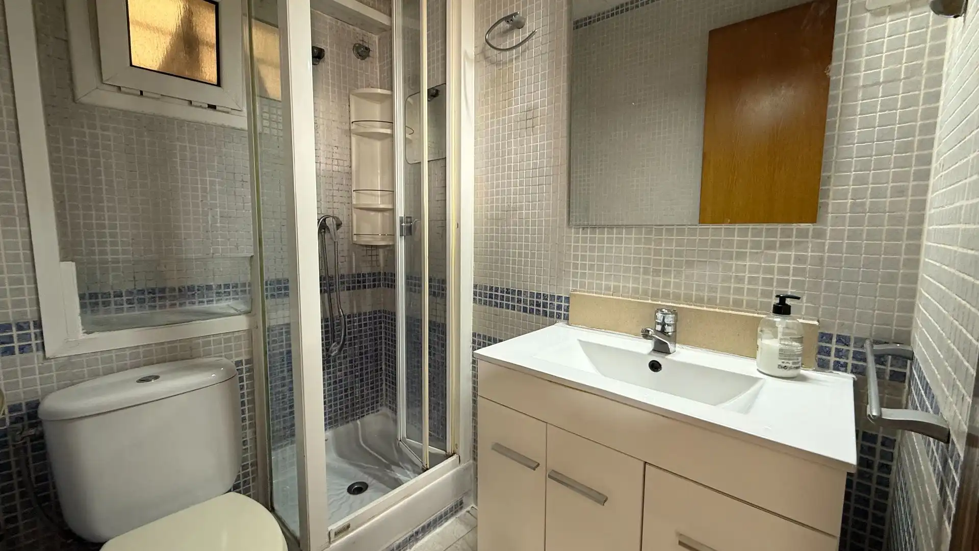 Badezimmer von Wohnungen zum Verkauf in Castelldefels mit Terrasse
