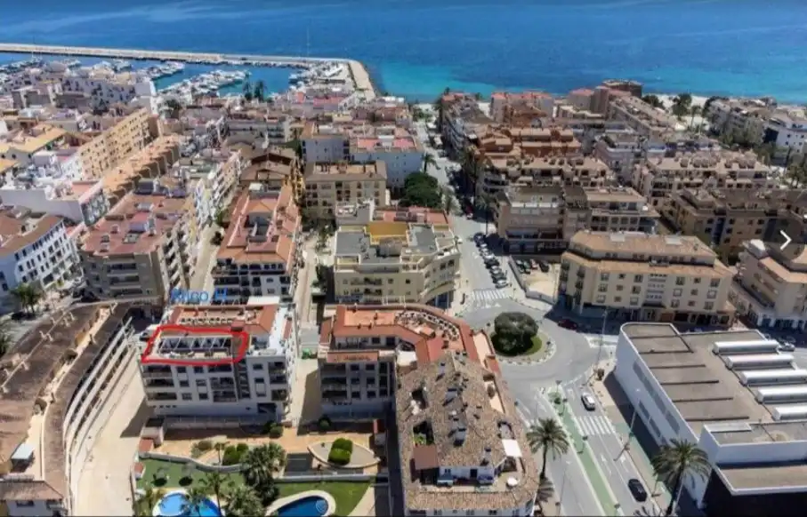 Vista exterior de Àtic de lloguer en Moraira amb Terrassa, Moblat i Piscina comunitària