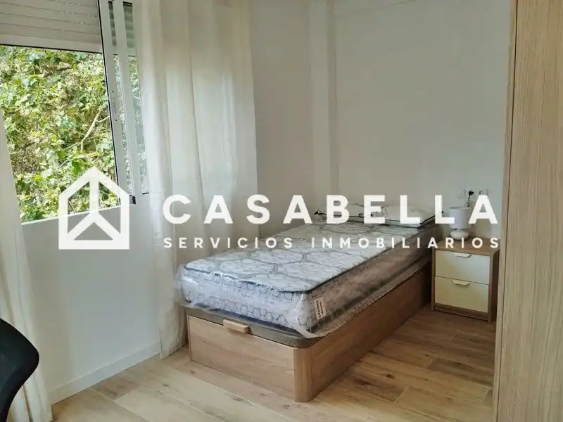 Schlafzimmer von Wohnung zur Miete in Valencia mit Klimaanlage, Terrasse und Möbliert