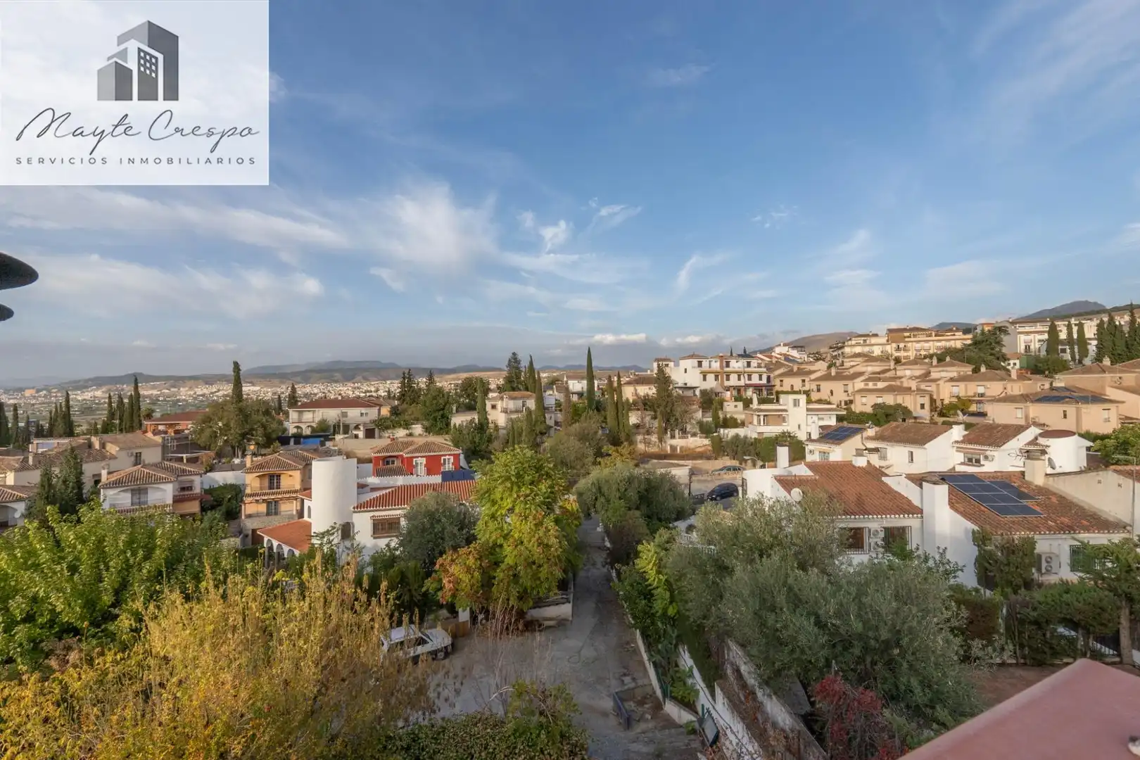 Vista exterior de Casa o xalet en venda en La Zubia amb Calefacció, Jardí privat i Terrassa