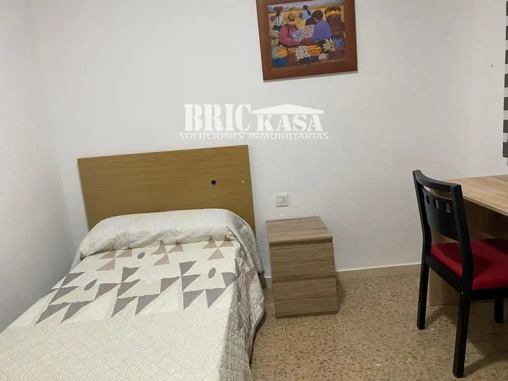 Schlafzimmer von Dachboden zur Miete in Cáceres mit Heizung, Terrasse und Möbliert