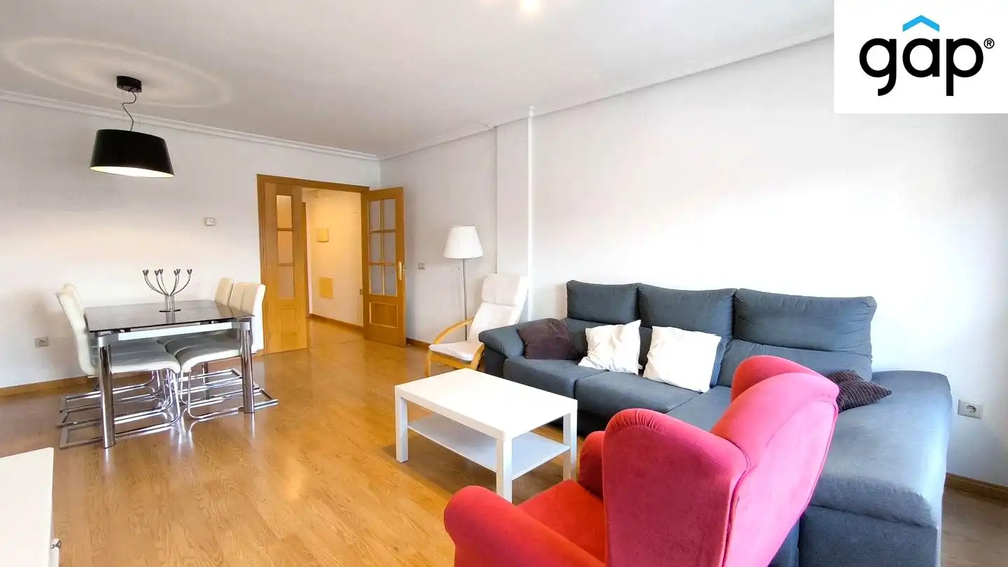 Sala de estar de Piso en venta en Cuenca con Calefacción, Trastero y Amueblado