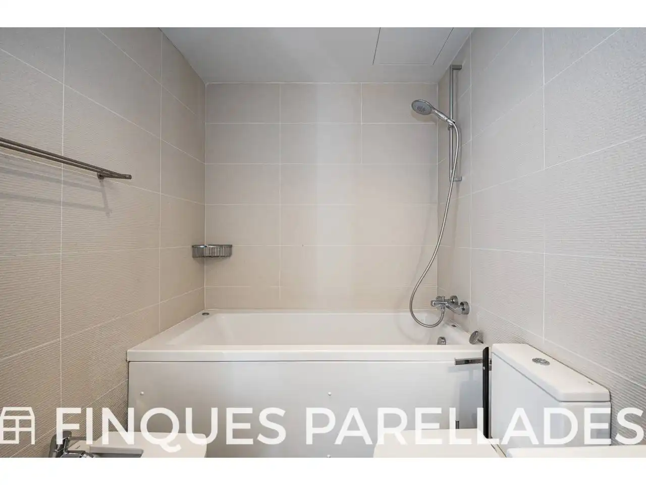 Bathroom of Flat for sale in Sitges  with Air Conditioner, Heating and Parquet flooring