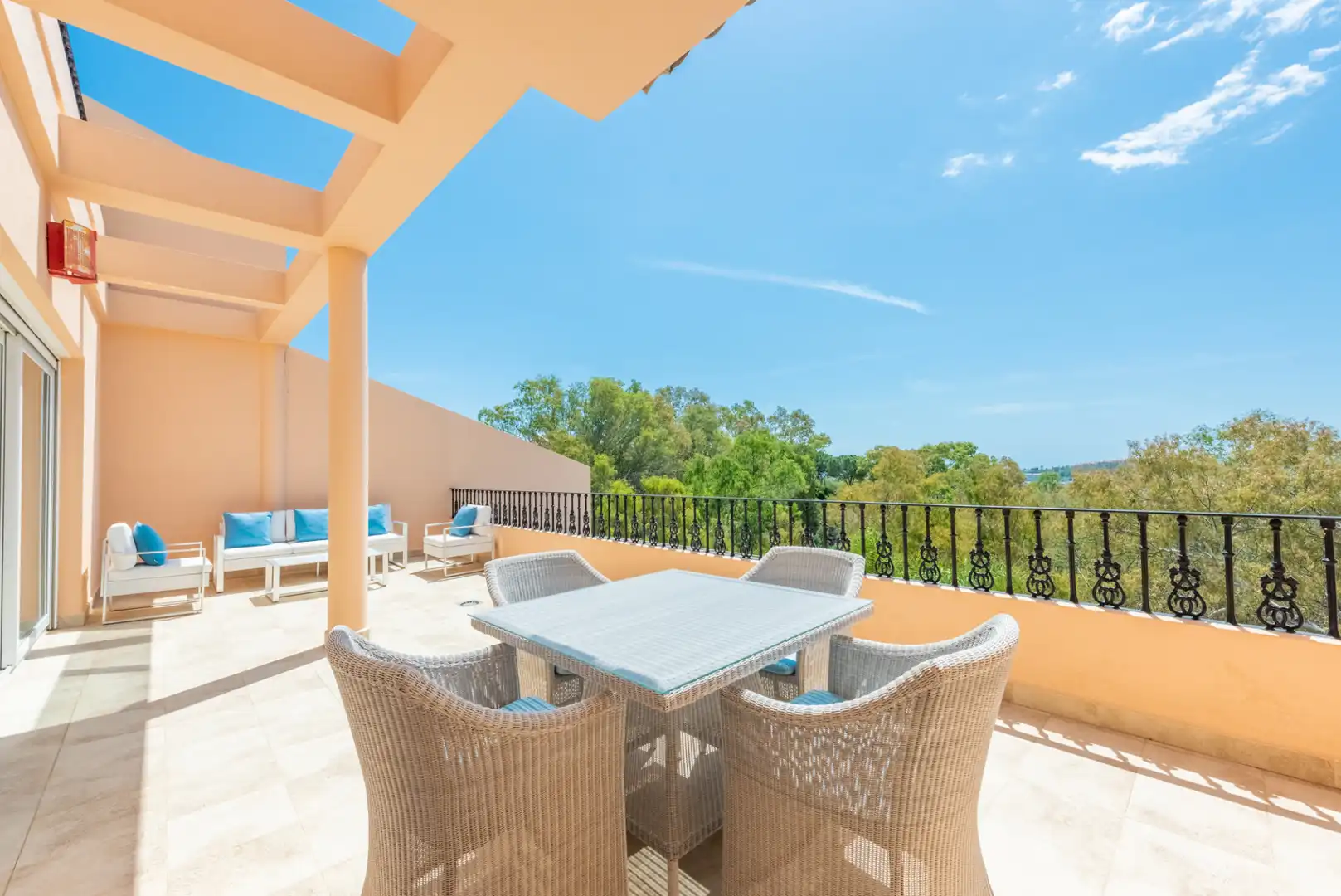 Penthouse with pool for sale in Marbella Centro