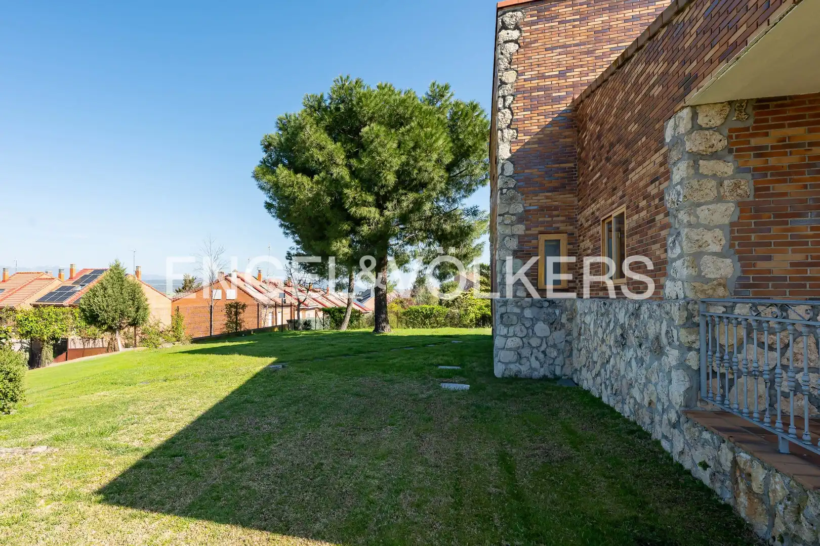 Exterior view of Houses for sale in Tres Cantos  with Heating, Private garden and Terrace