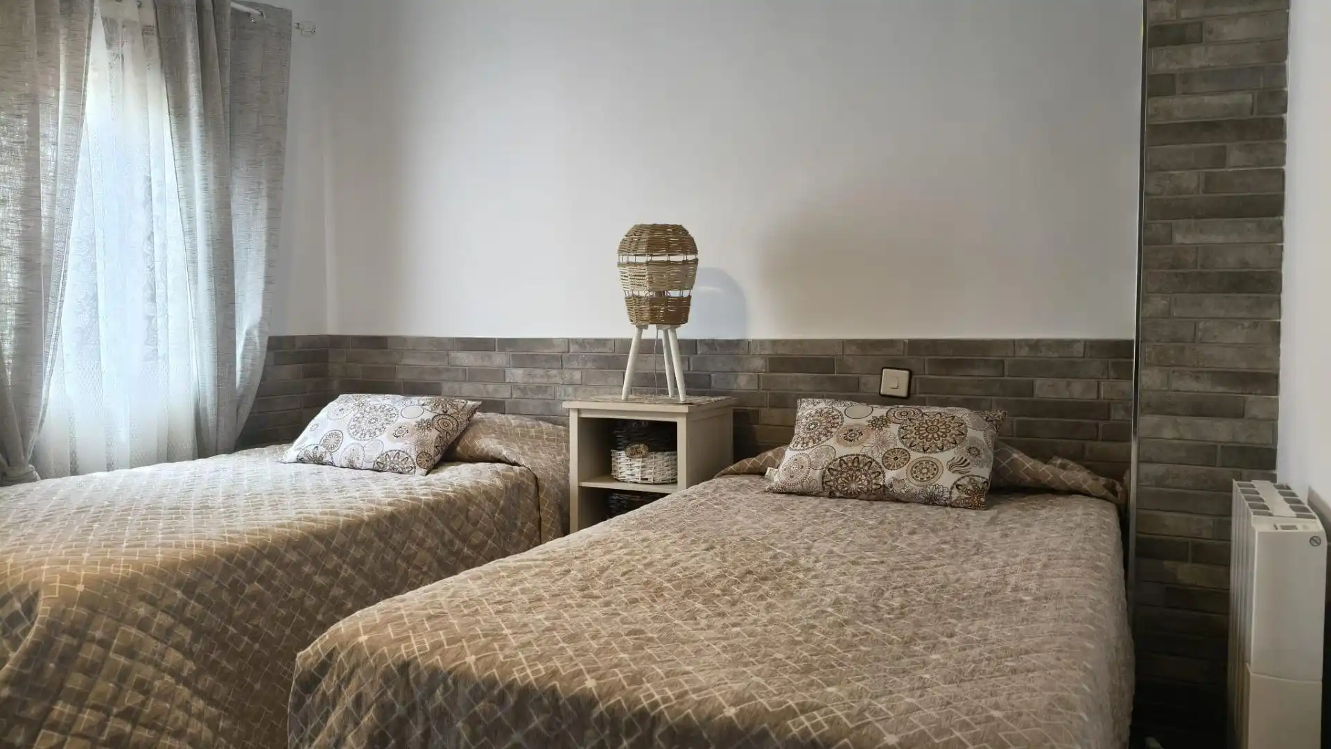 Schlafzimmer von Haus oder Chalet zur Miete in Mirabel mit Klimaanlage und Möbliert