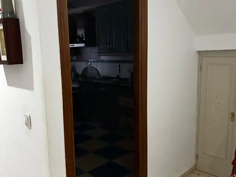Cuina de Casa adosada en venda en La Rinconada amb Aire condicionat i Balcó
