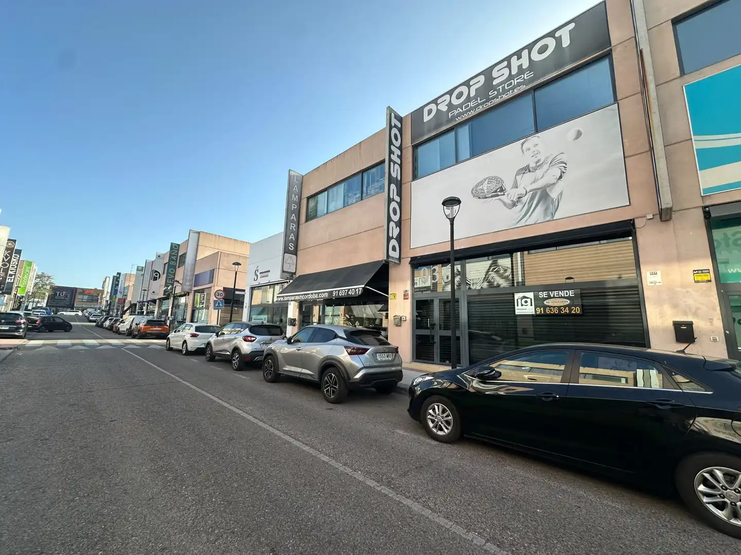 Business premises for sale in Calle Módena 36, imagen 3