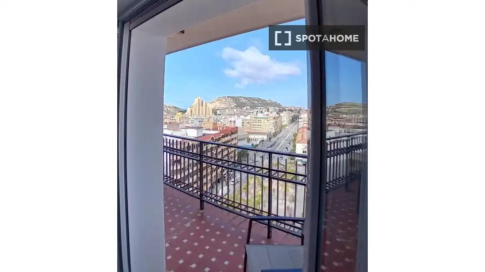 Vista exterior de Pis de lloguer en Alicante / Alacant amb Aire condicionat, Calefacció i Moblat
