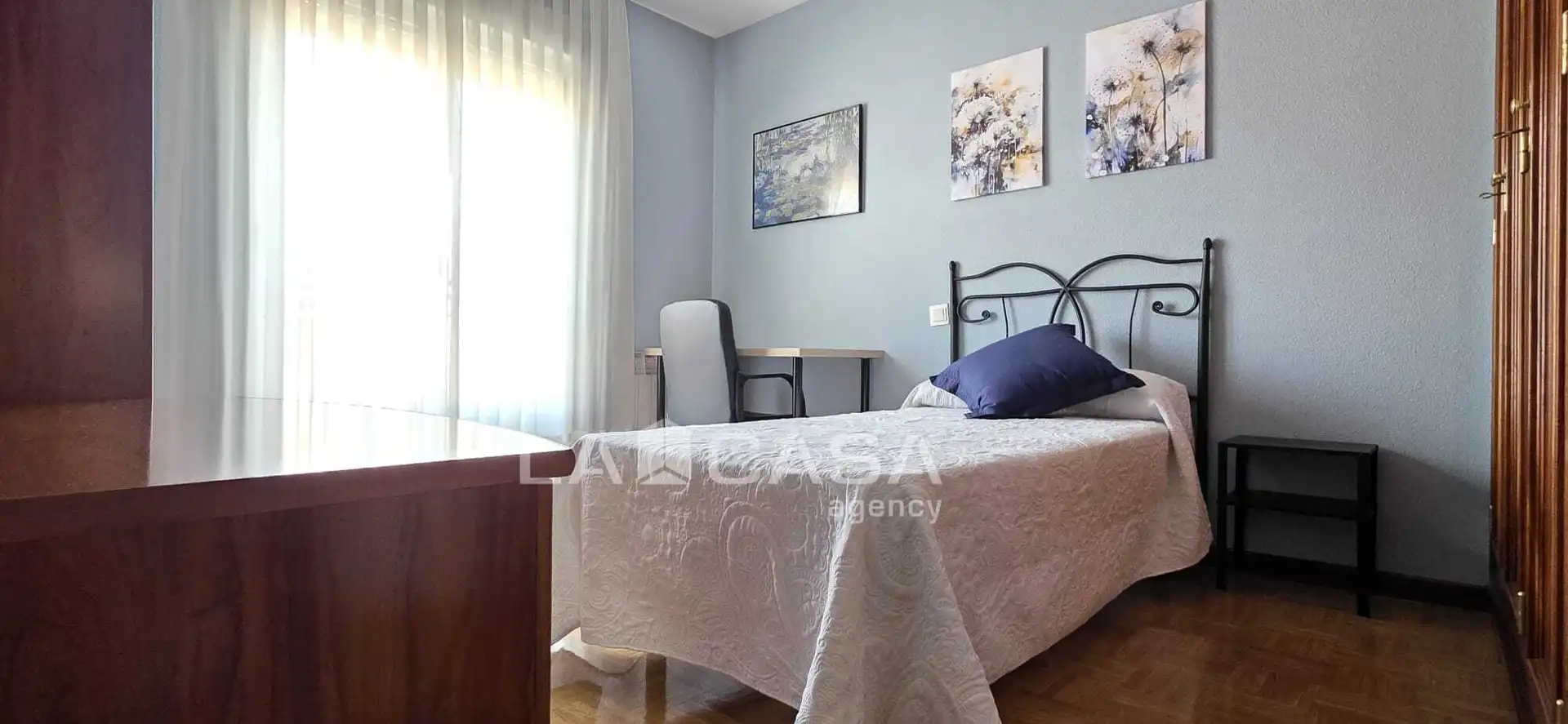 Dormitori de Pis de lloguer en Valladolid amb Calefacció i Balcó