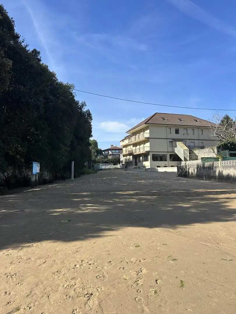 Vista exterior de Casa o chalet en venta en Arnuero con Jardín privado, Terraza y Alarma