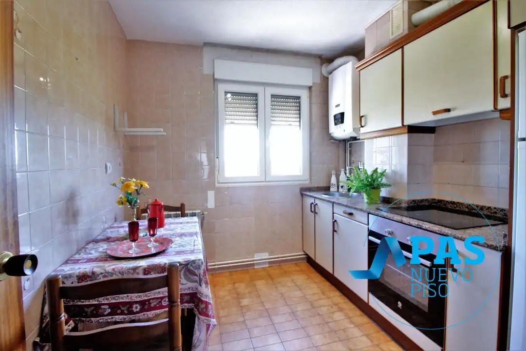 Cocina de Piso en venta en Santander con Calefacción, Trastero y Amueblado