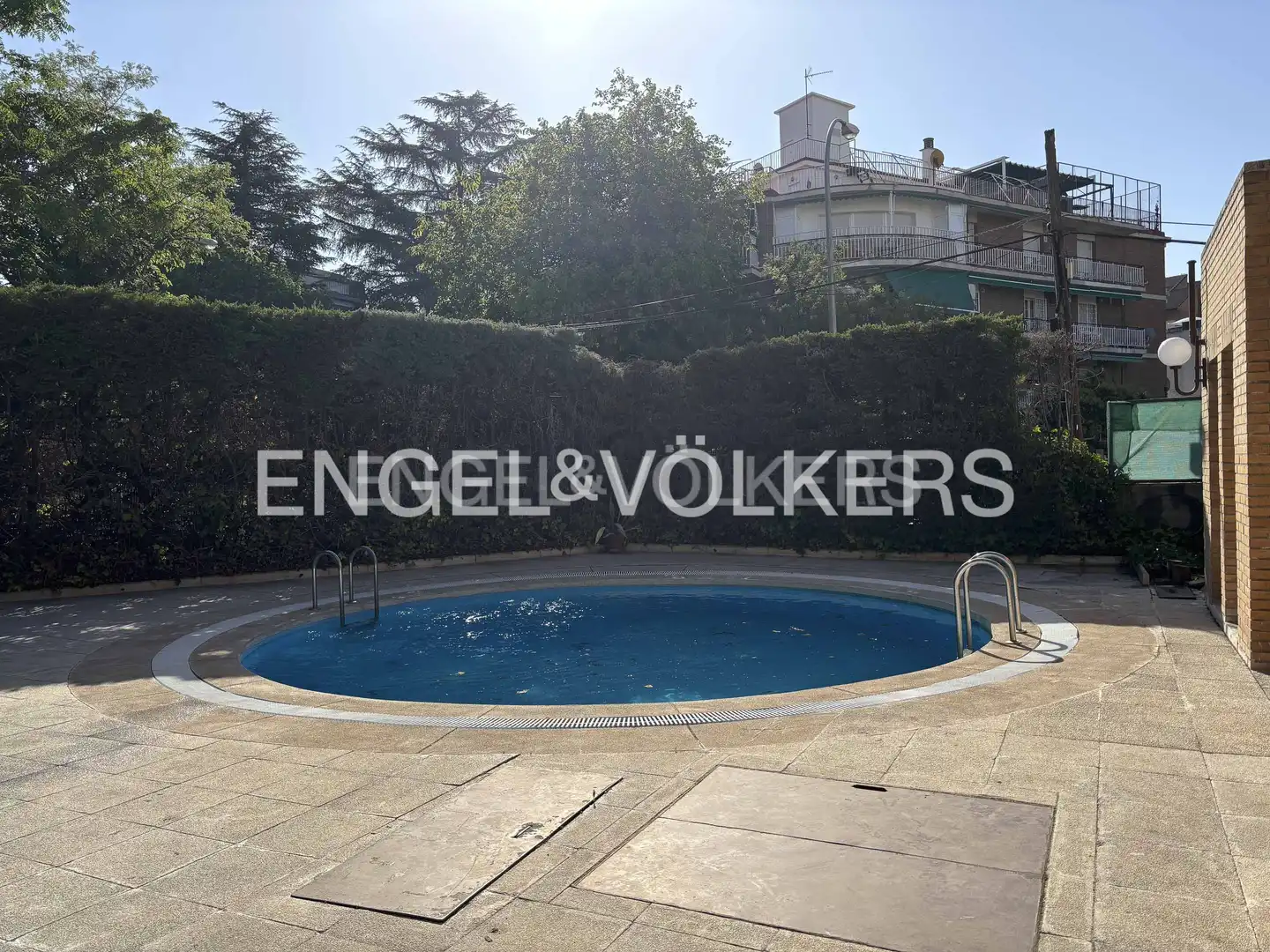 Piscina de Estudi de lloguer en Madrid amb Aire condicionat, Calefacció i Jardí privat