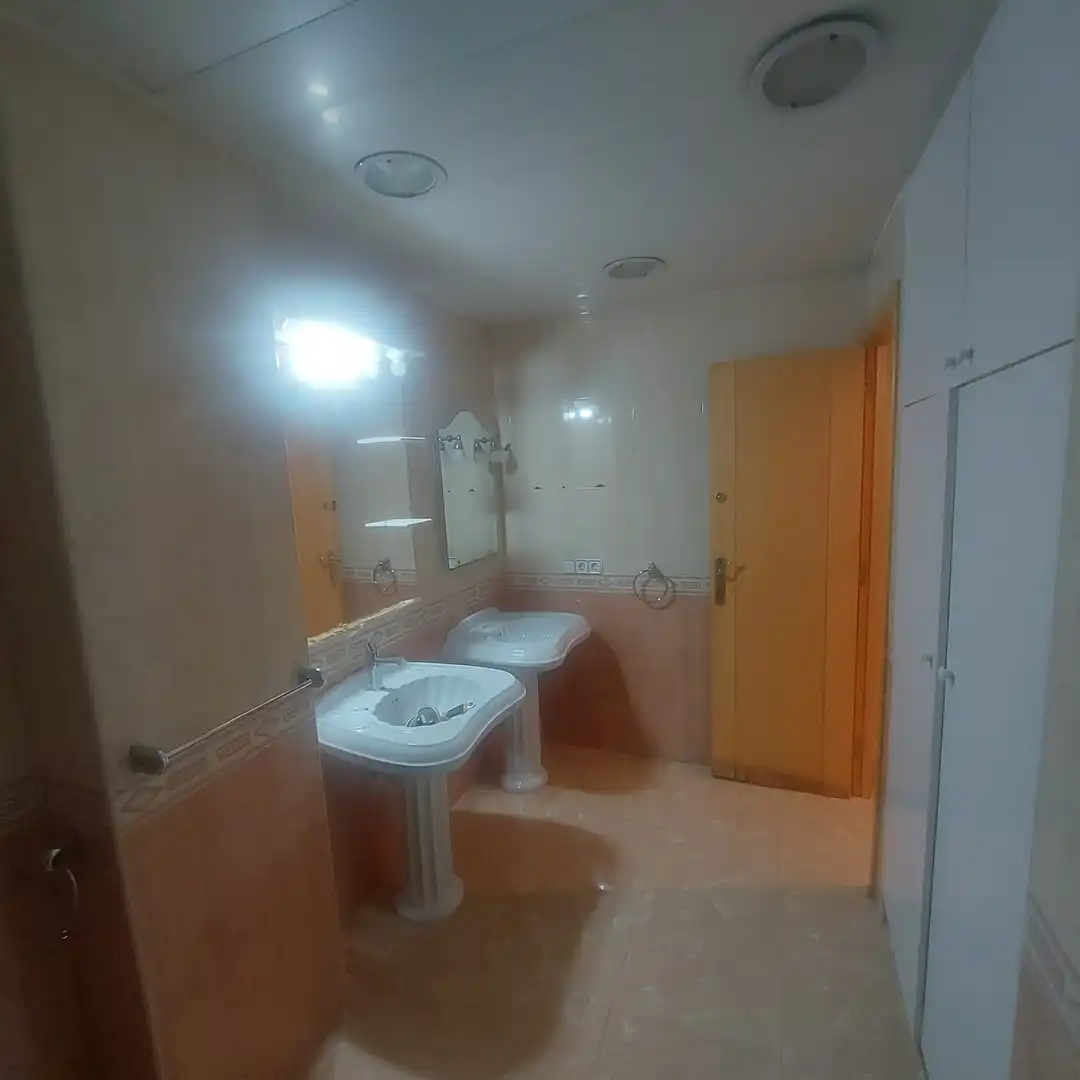 Baño de Piso en venta en Gavà con Aire acondicionado, Terraza y Horno