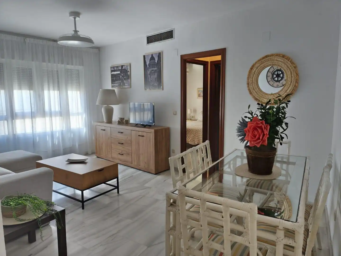 Sala d'estar de Pis de lloguer en  Córdoba Capital amb Aire condicionat i Moblat