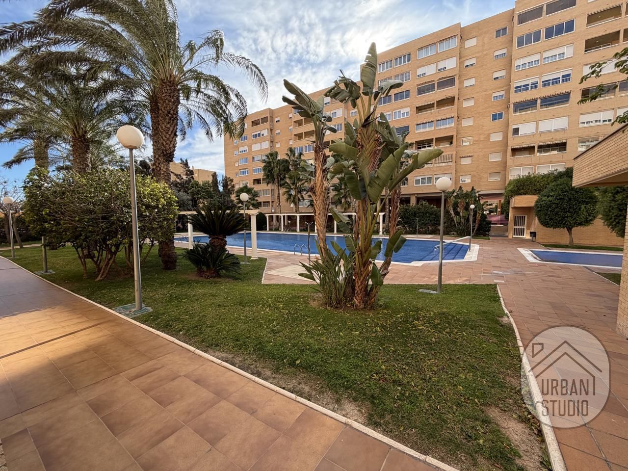 Piscina de Pis en venda en Alicante / Alacant amb Aire condicionat, Calefacció i Terrassa