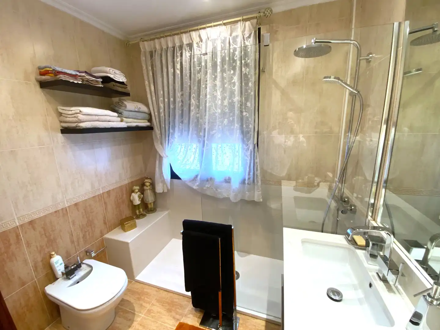 Bathroom of Houses for sale in Castro-Urdiales  with Heating, Private garden and Parquet flooring