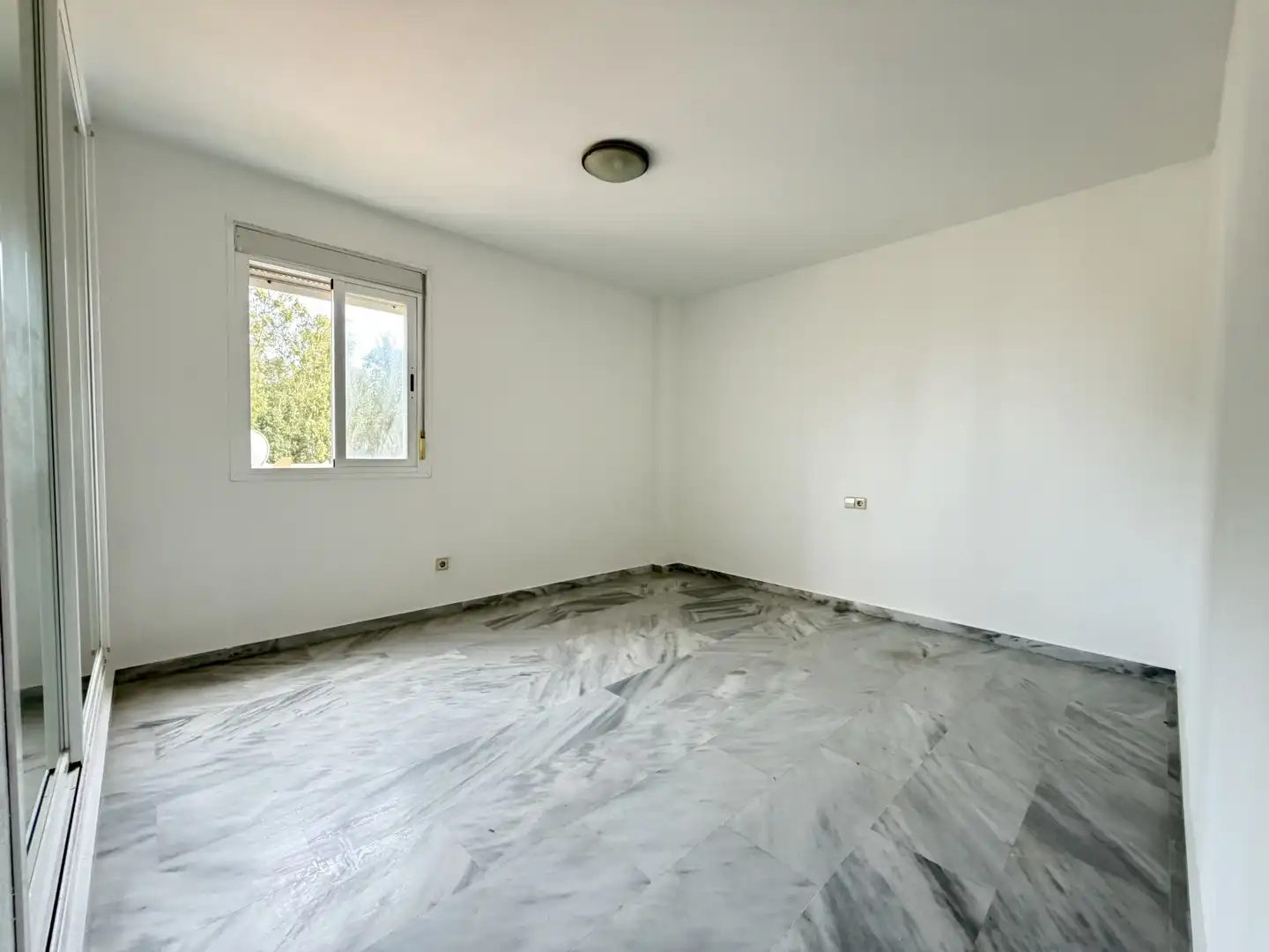 Habitación de Dúplex en venta en Estepona con Terraza, Piscina y Piscina comunitaria
