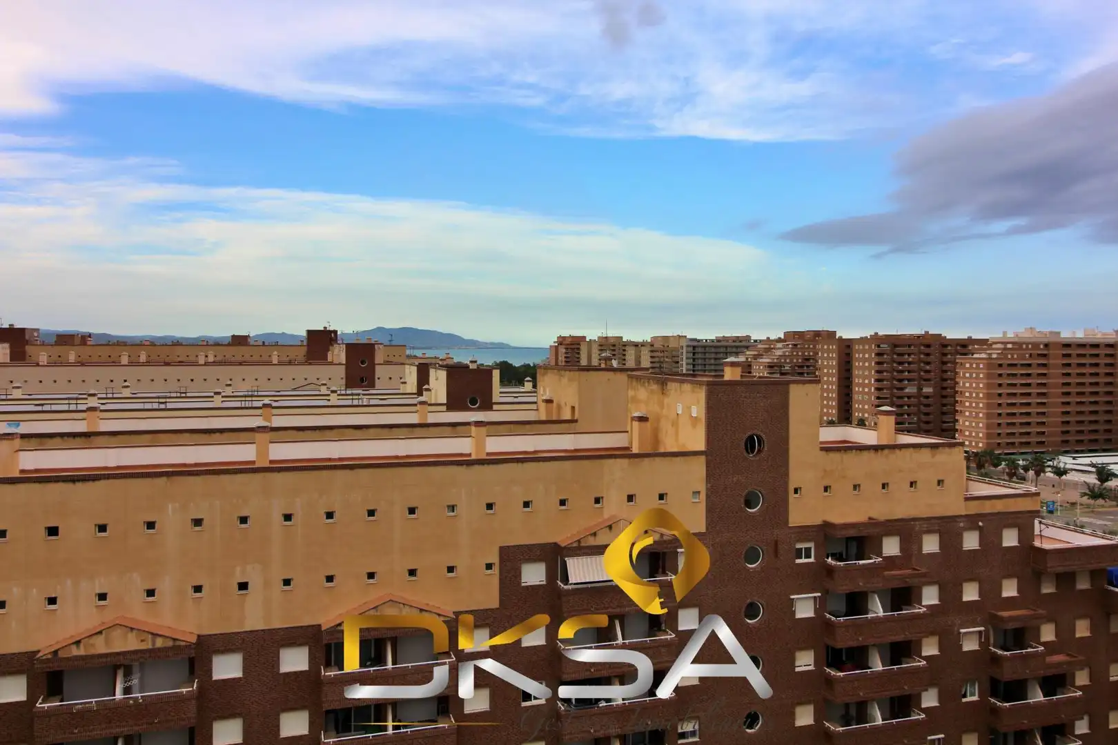 Vista exterior de Àtic en venda en Oropesa del Mar / Orpesa amb Aire condicionat, Calefacció i Jardí privat