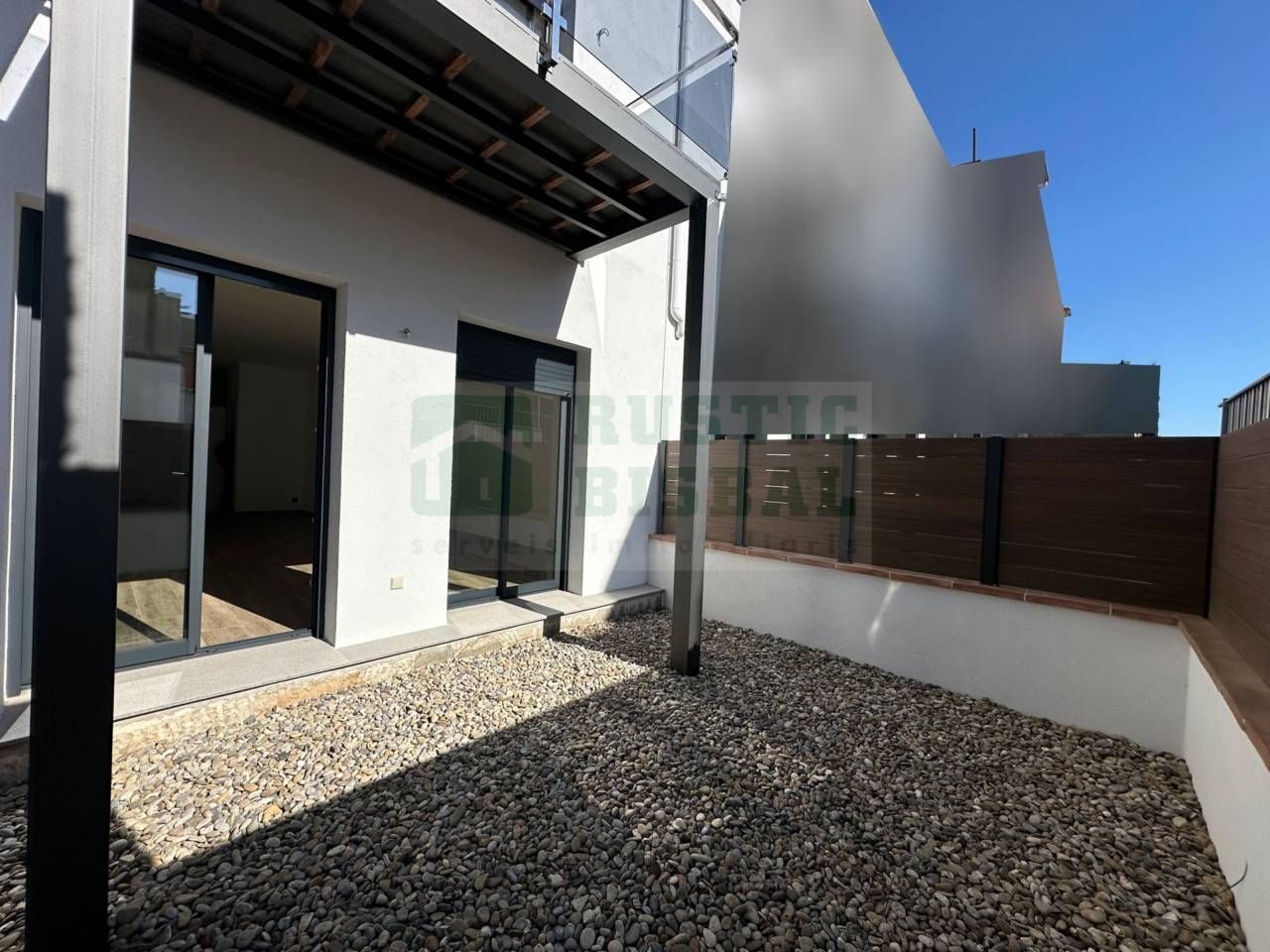 Vista exterior de Casa o xalet de lloguer en La Bisbal d'Empordà amb Calefacció i Terrassa