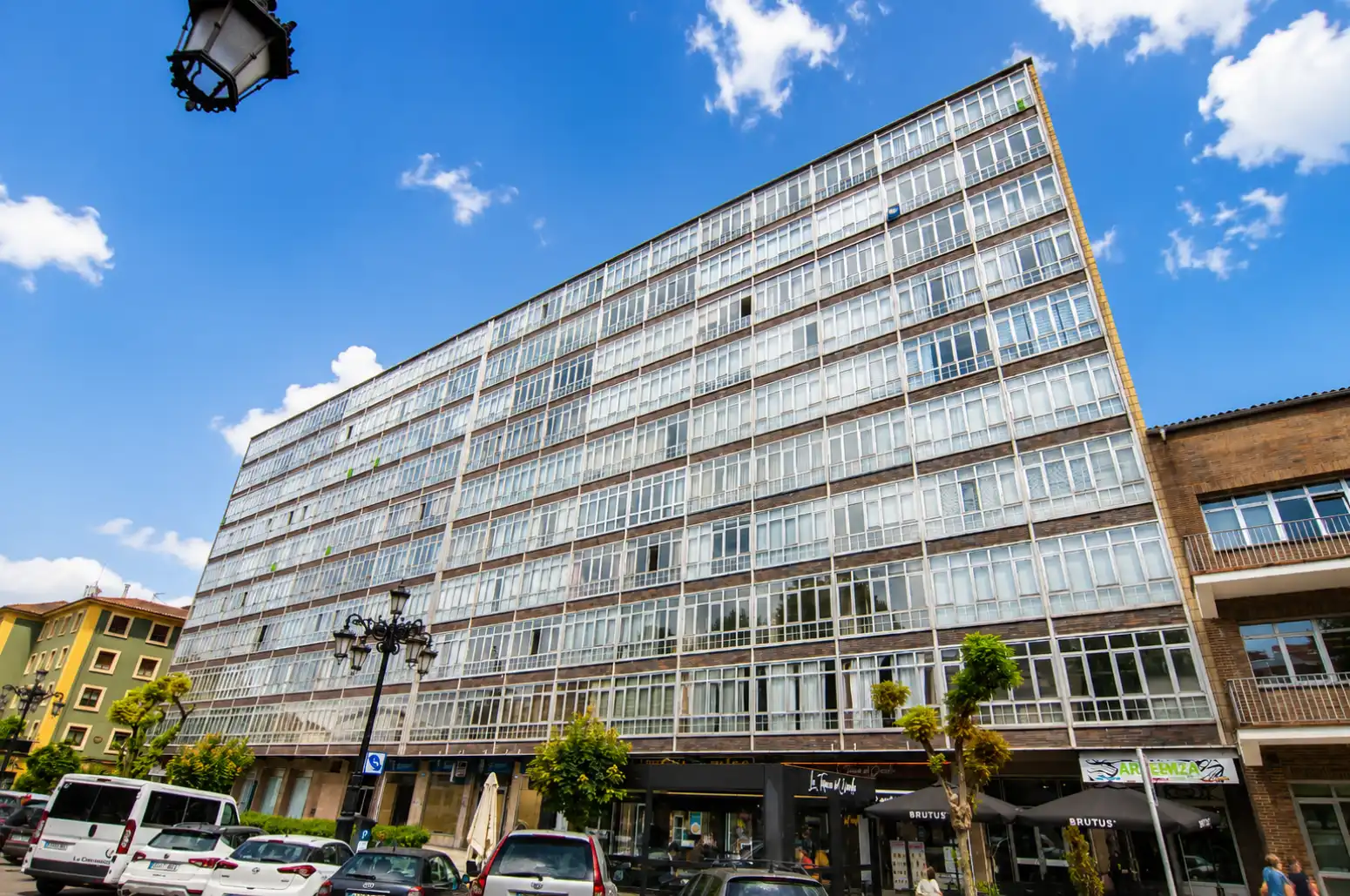 Vista exterior de Piso en venta en Oviedo  con Calefacción y Parquet