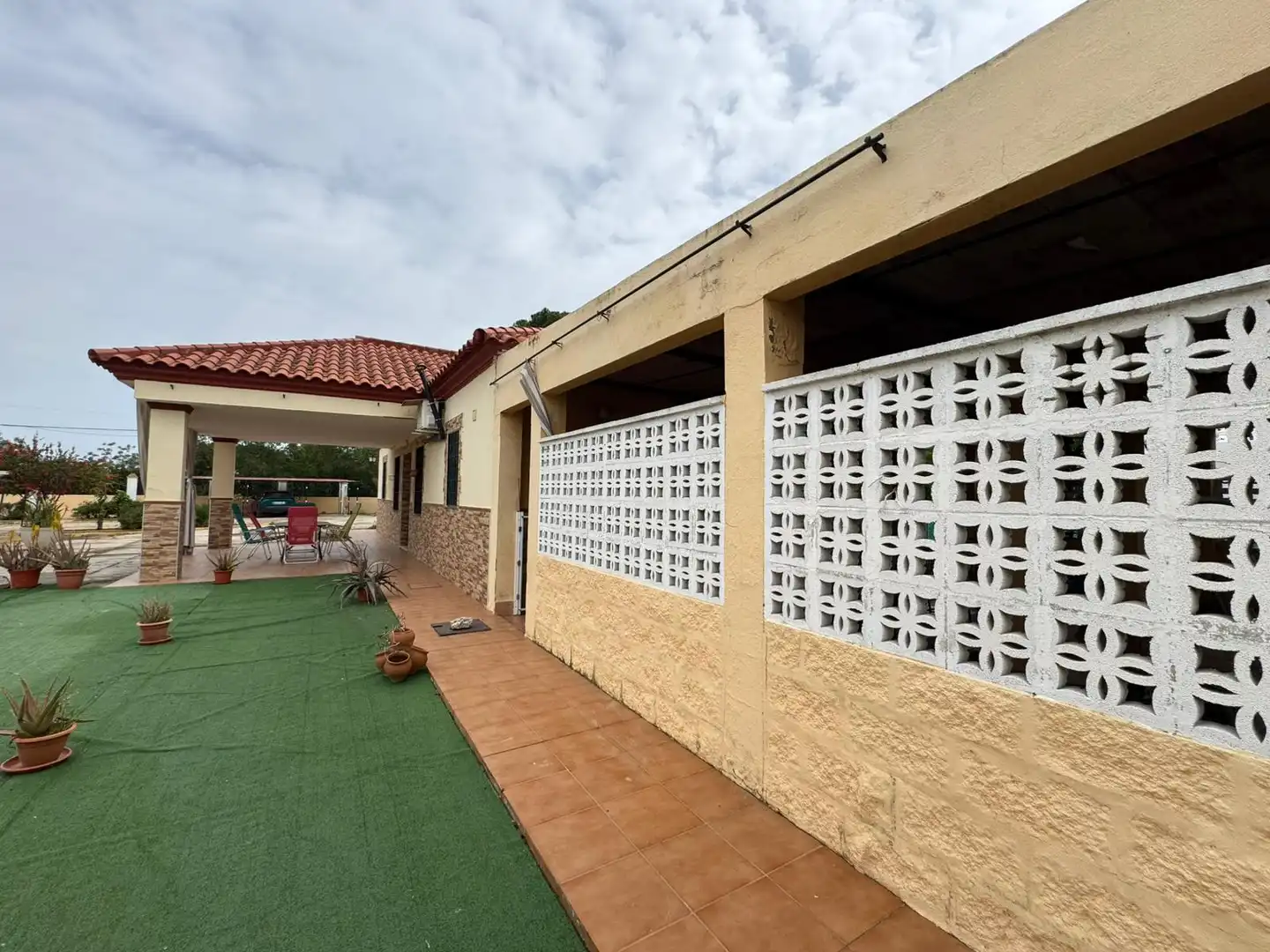 Vista exterior de Casa o chalet en venta en Carmona con Terraza, Trastero y Piscina