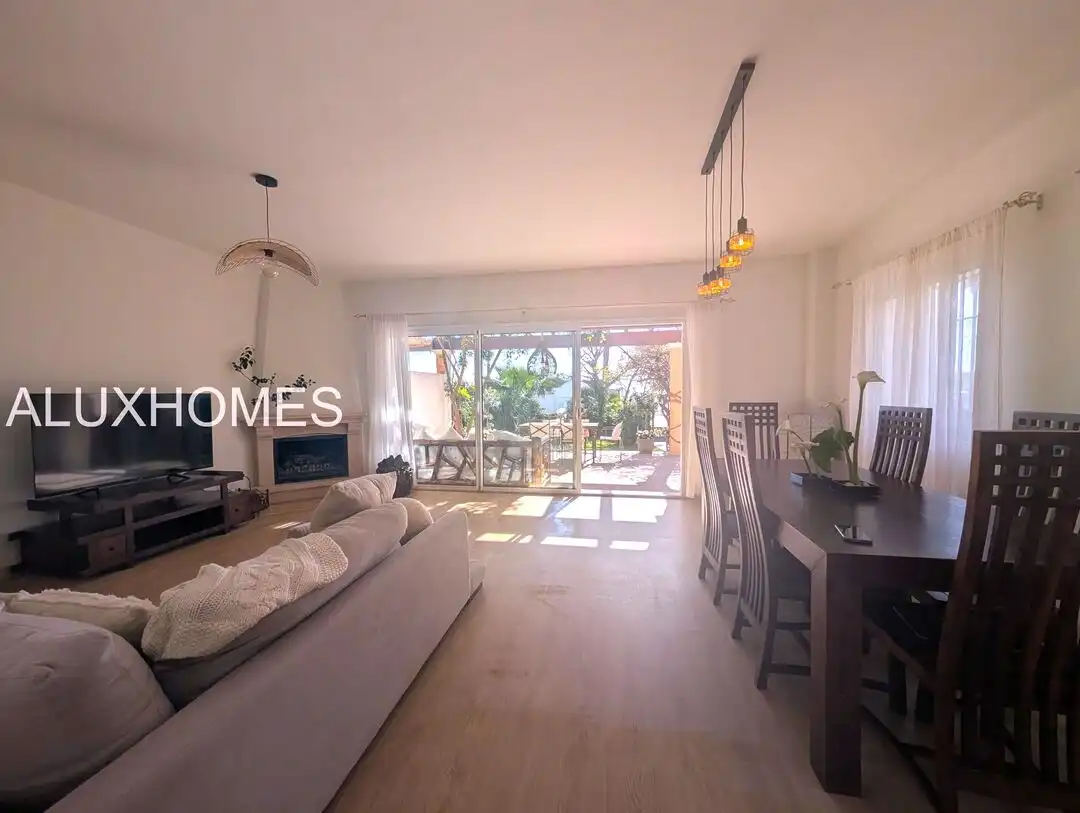 Vista exterior de Casa o chalet en venta en La Alcaidesa con Aire acondicionado, Calefacción y Jardín privado
