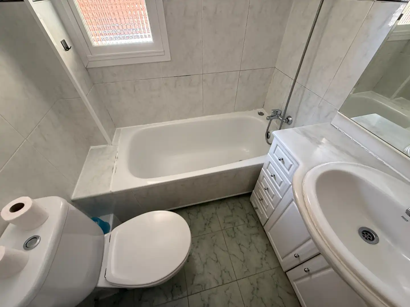 Bathroom of Flat for sale in Leganés