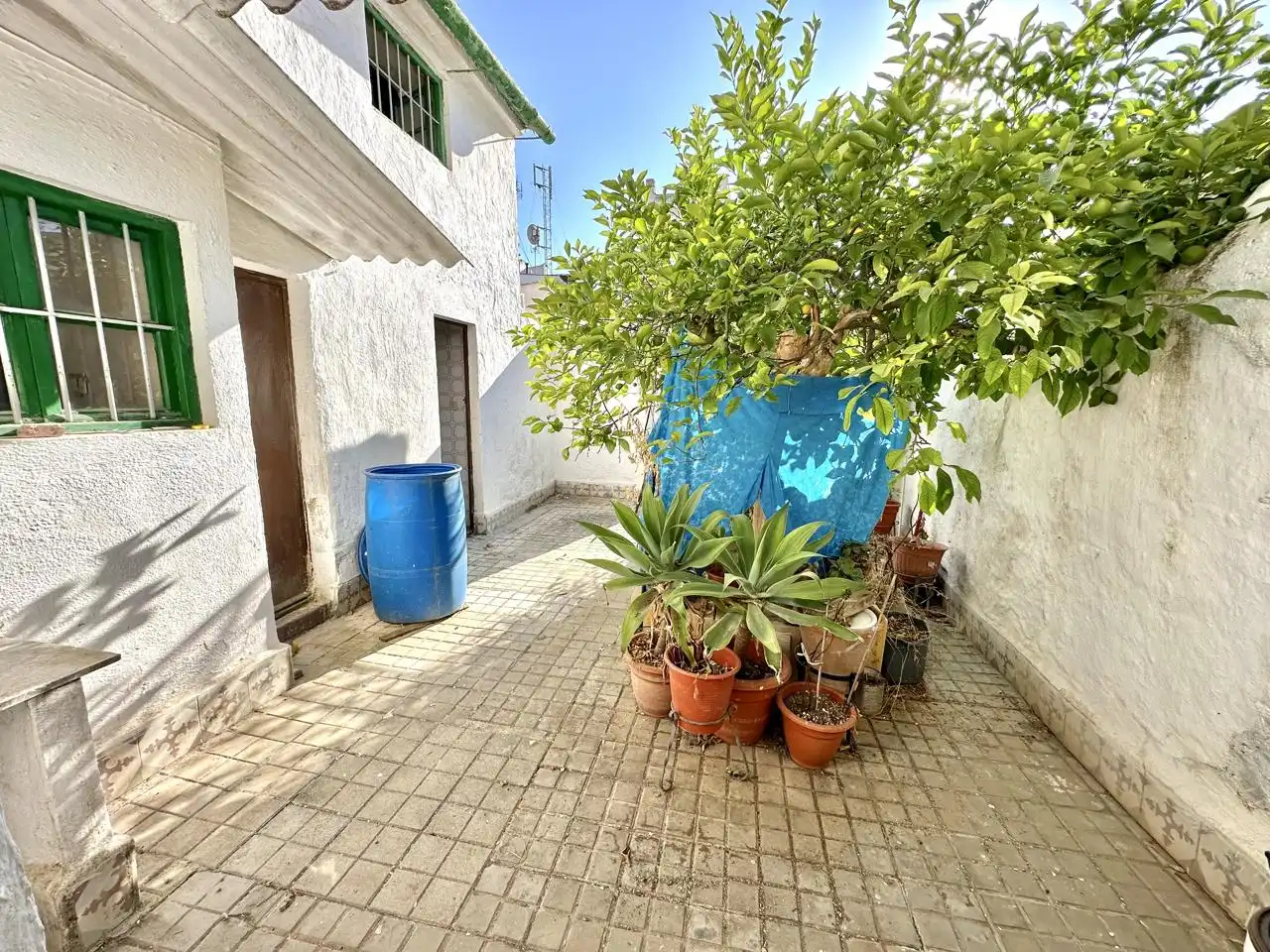 Vista exterior de Casa o xalet en venda en Sierra de Yeguas amb Jardí privat
