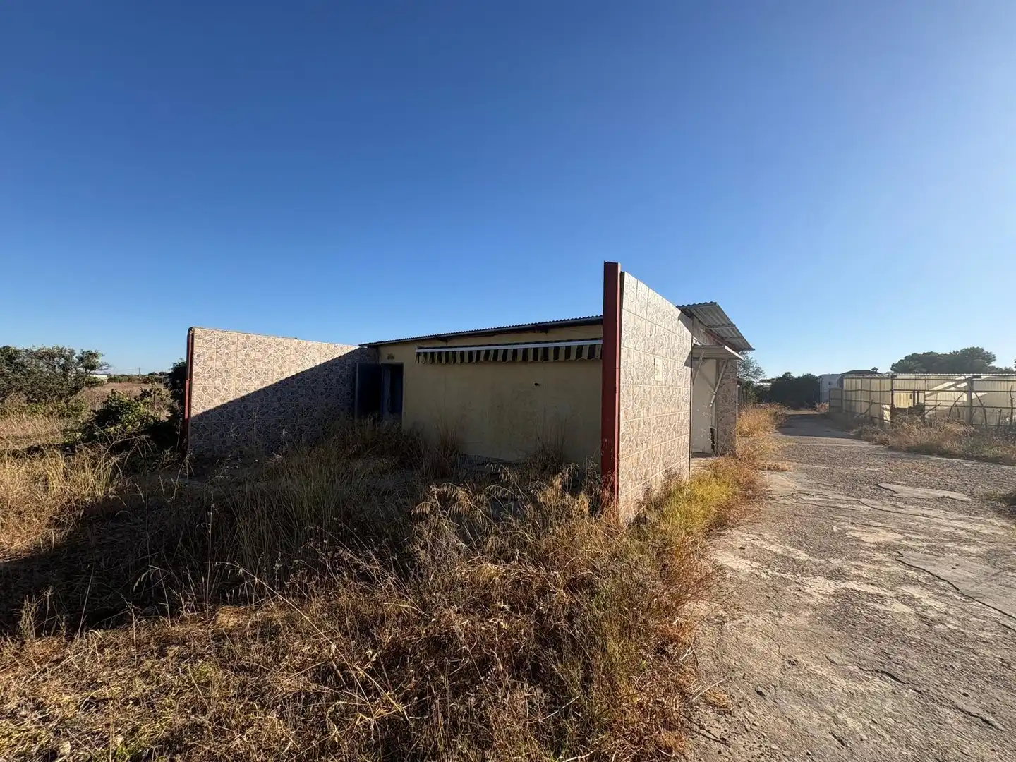 Vista exterior de Casa o xalet en venda en Chiclana de la Frontera amb Aire condicionat, Jardí privat i Piscina