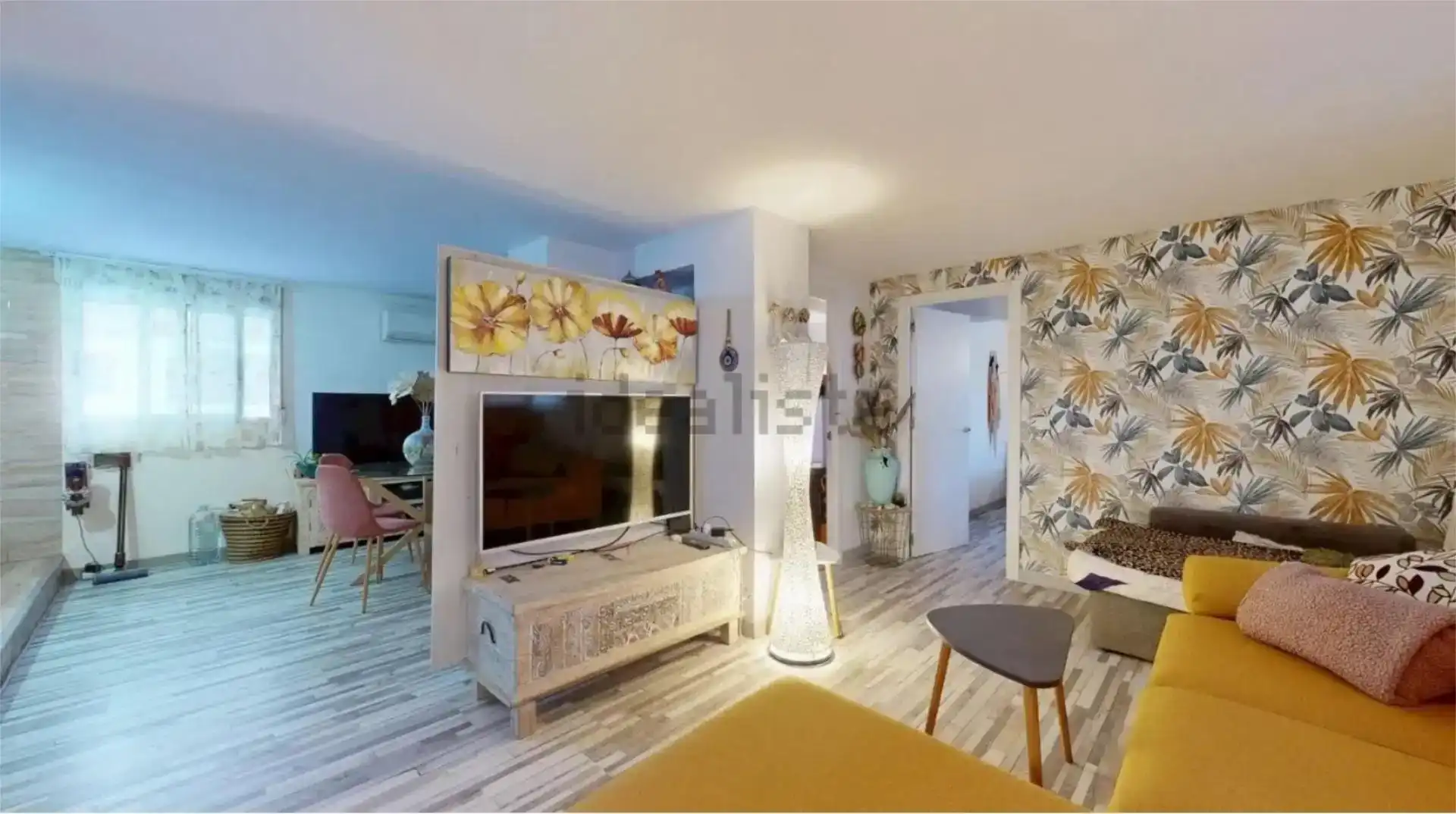 Living room of Commercial properties for rent in Oliva  with Air Conditioner