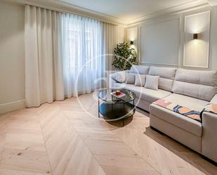 Sala d'estar de Pis en venda en  Madrid Capital amb Aire condicionat, Calefacció i Moblat
