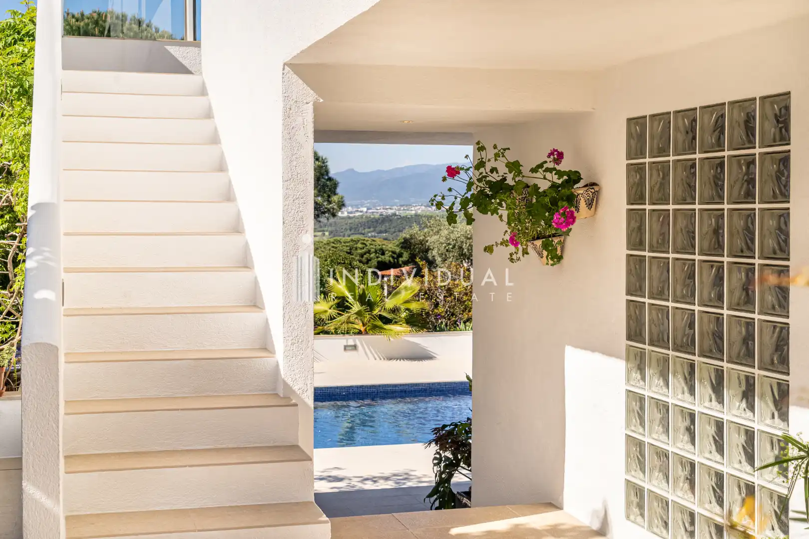 Vista exterior de Casa o xalet en venda en Vallromanes amb Aire condicionat, Calefacció i Jardí privat