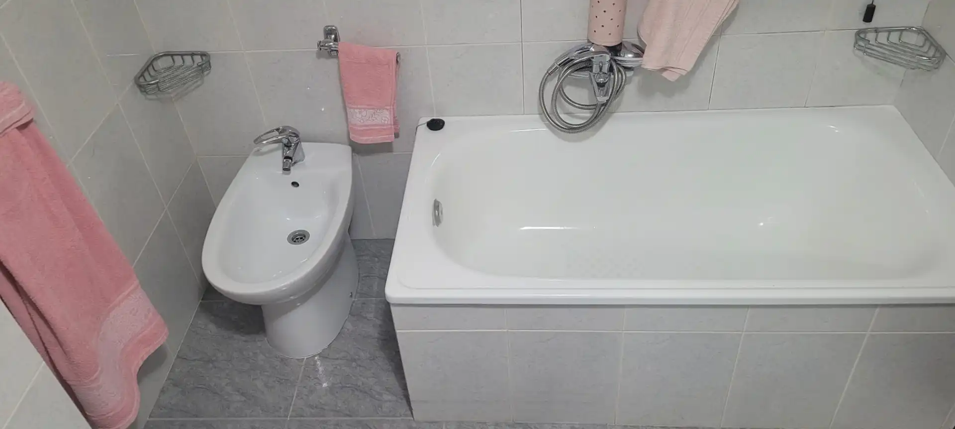 Badezimmer von Wohnung zum Verkauf in Ferrol mit Heizung, Parkett und Internet