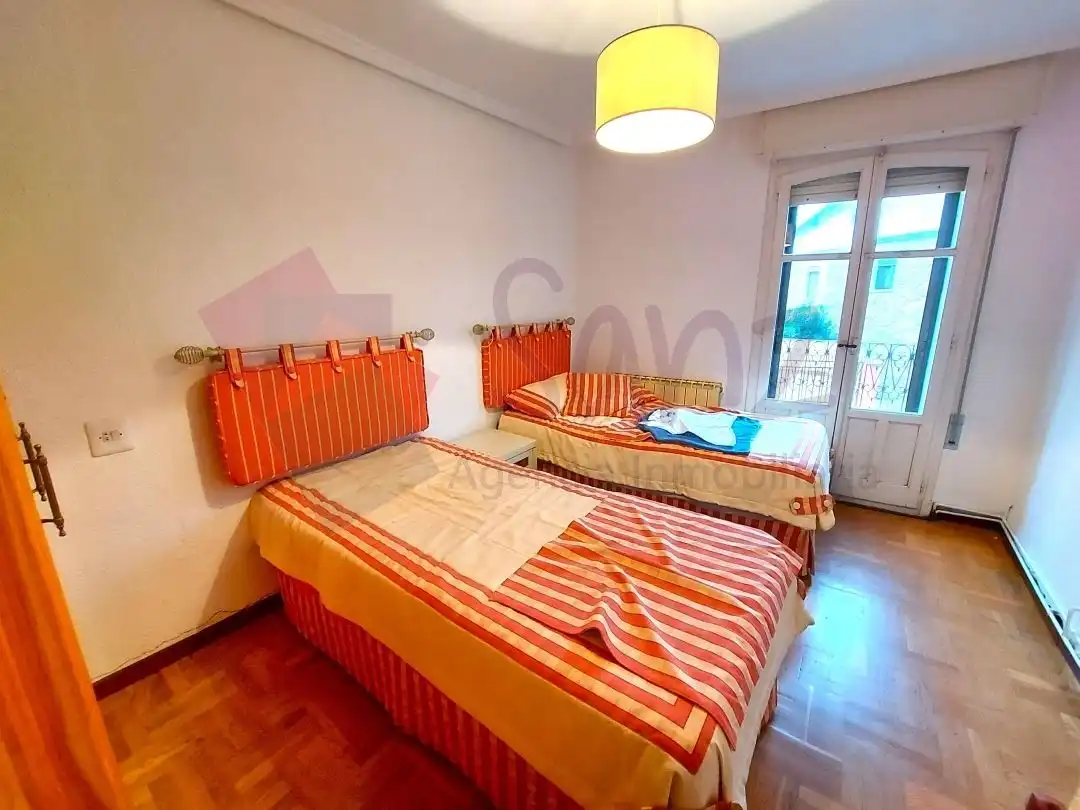 Habitación de Casa o chalet en venta en Hervías con Terraza, Trastero y Balcón