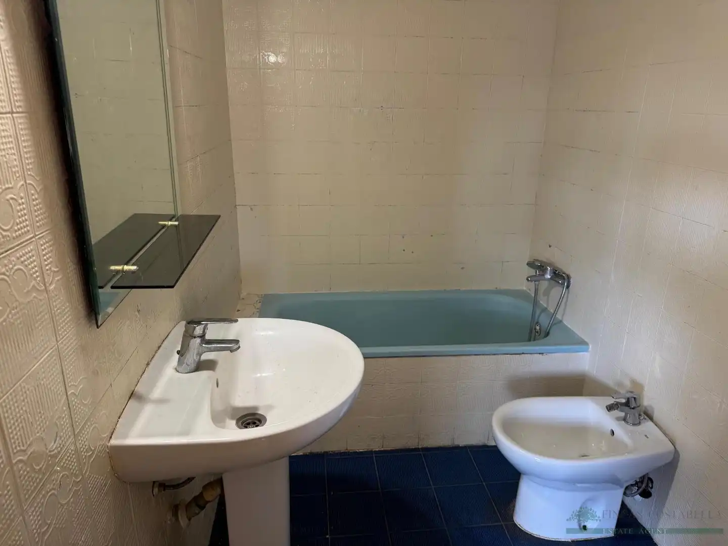 Badezimmer von Wohnungen zum Verkauf in Castell d'Aro, Platja d'Aro i s'Agaró mit Terrasse, Alarm und Gemeinschaftspool