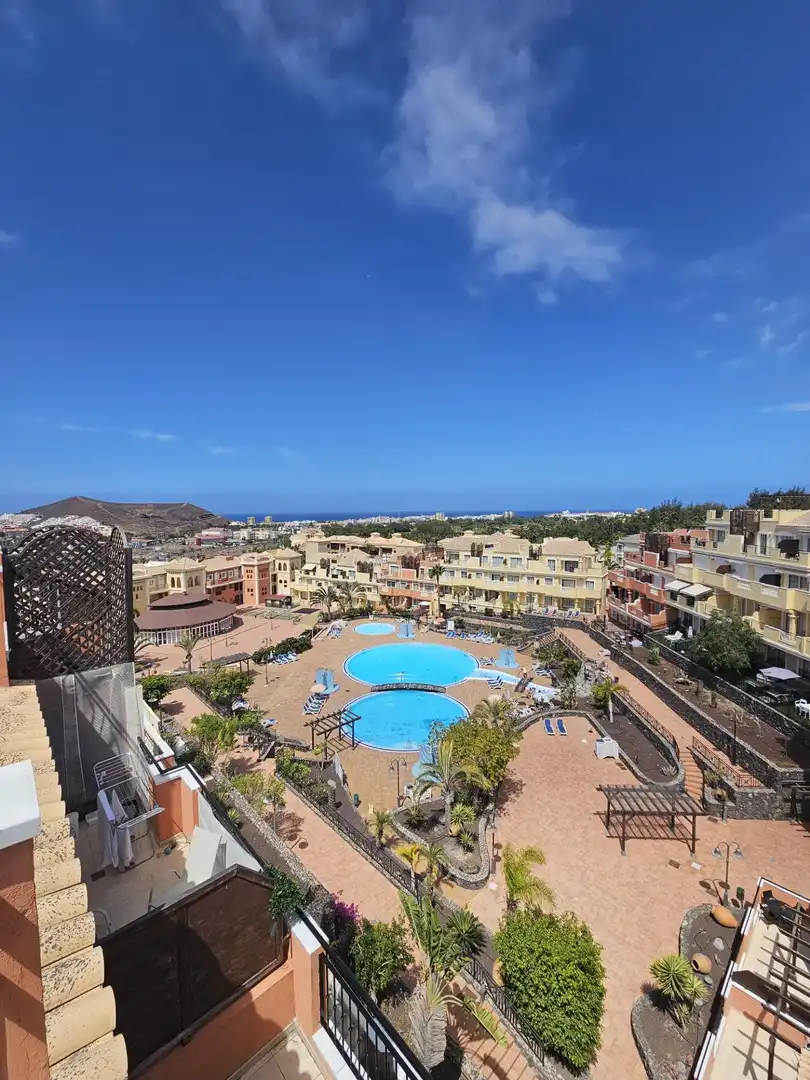 Vista exterior de Ático en venta en Arona con Jardín privado, Terraza y Piscina comunitaria