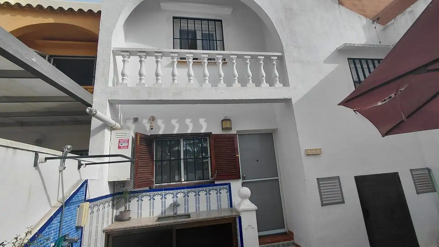 Vista exterior de Casa o chalet en venta en Tavernes de la Valldigna con Calefacción, Terraza y Amueblado